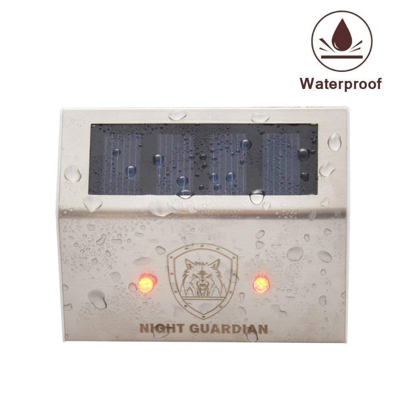 Соларно захранвано RED eye pro LED wove Predator детеrrent Light